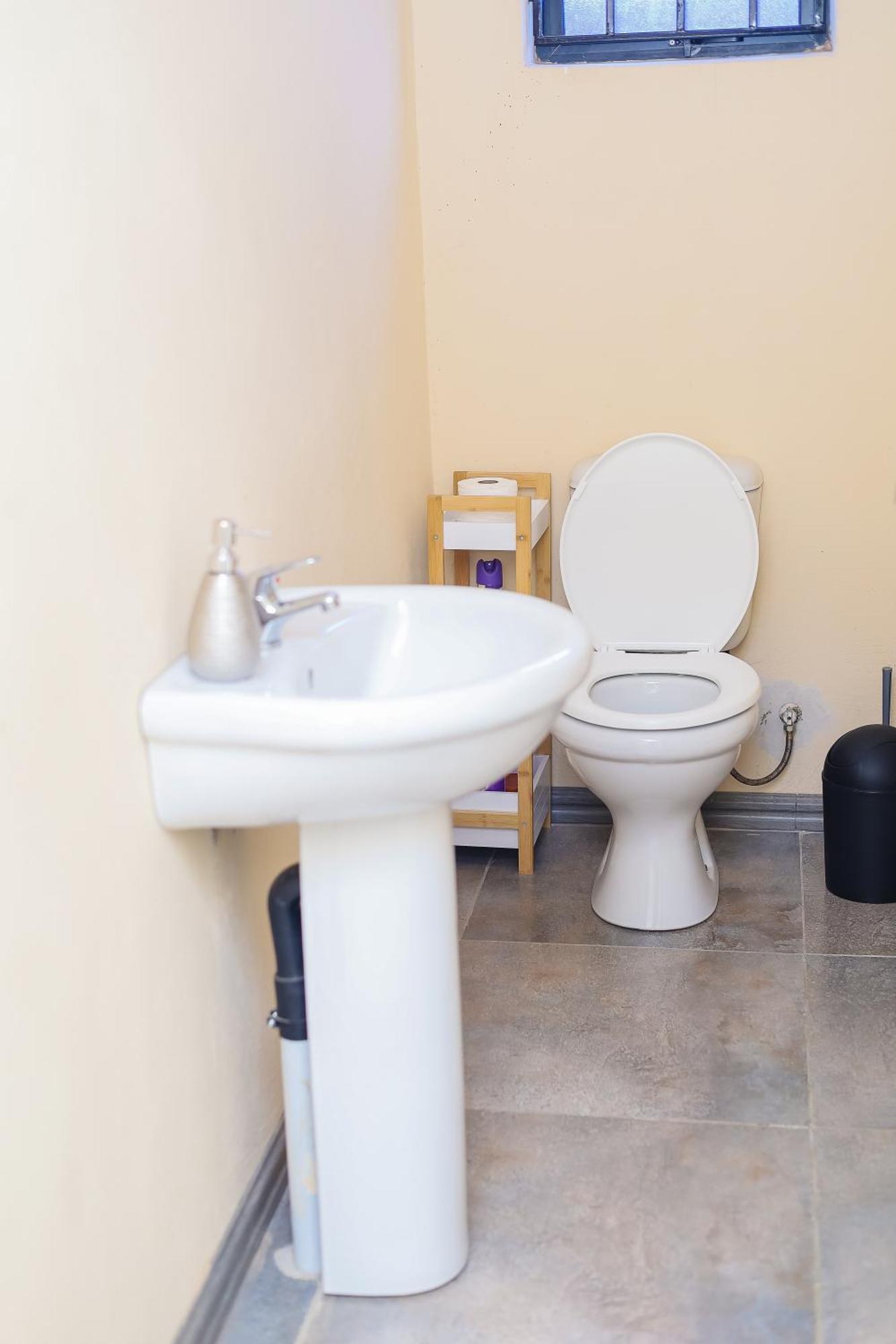 Stylish Self Catering Unit In Maseru Cbd Екстер'єр фото